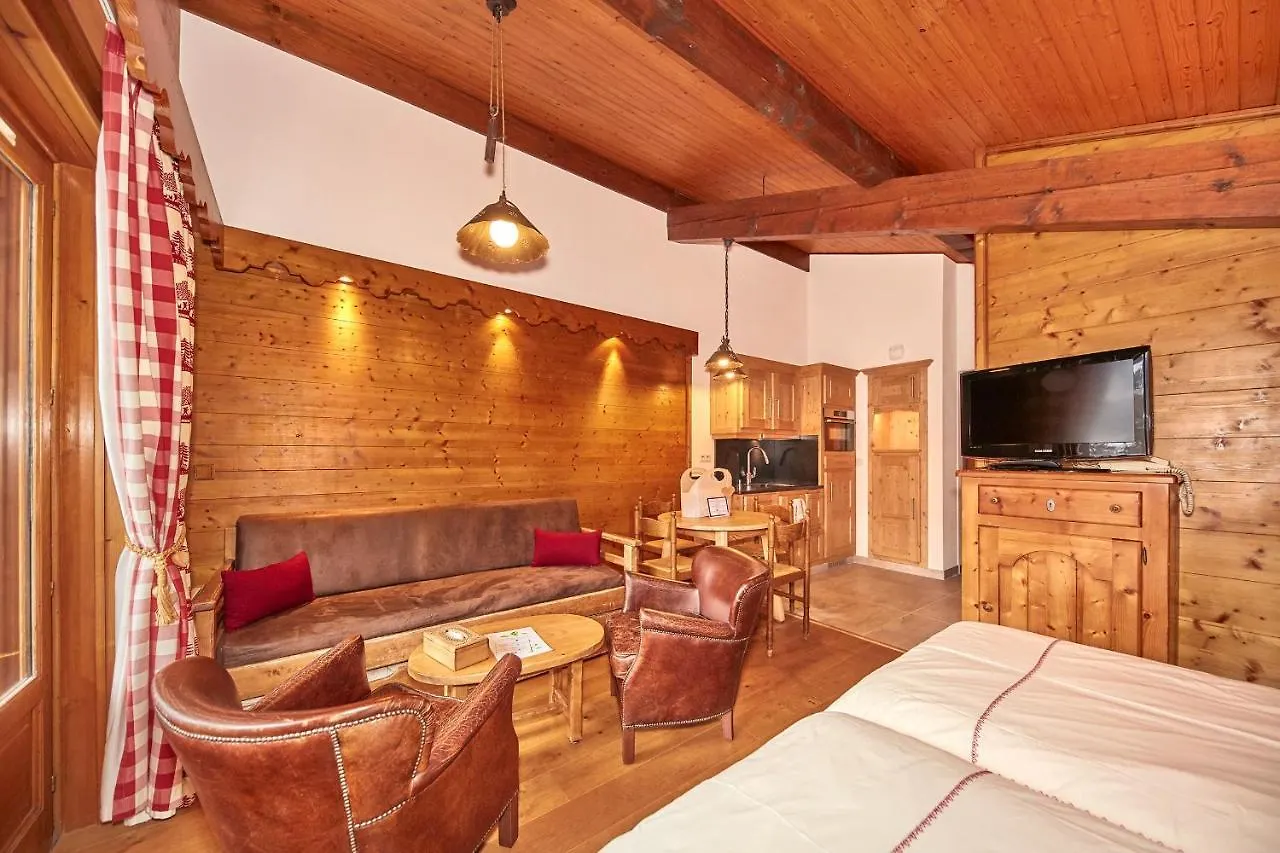 Chalet-Hôtel Neige et Roc, The Originals Relais  Samoëns
